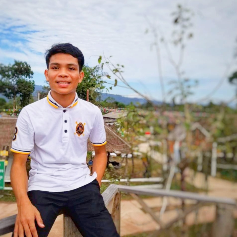 何冀南，柬埔寨人 老撾國(guó)立大學(xué)建筑學(xué)院城市規(guī)劃專業(yè)