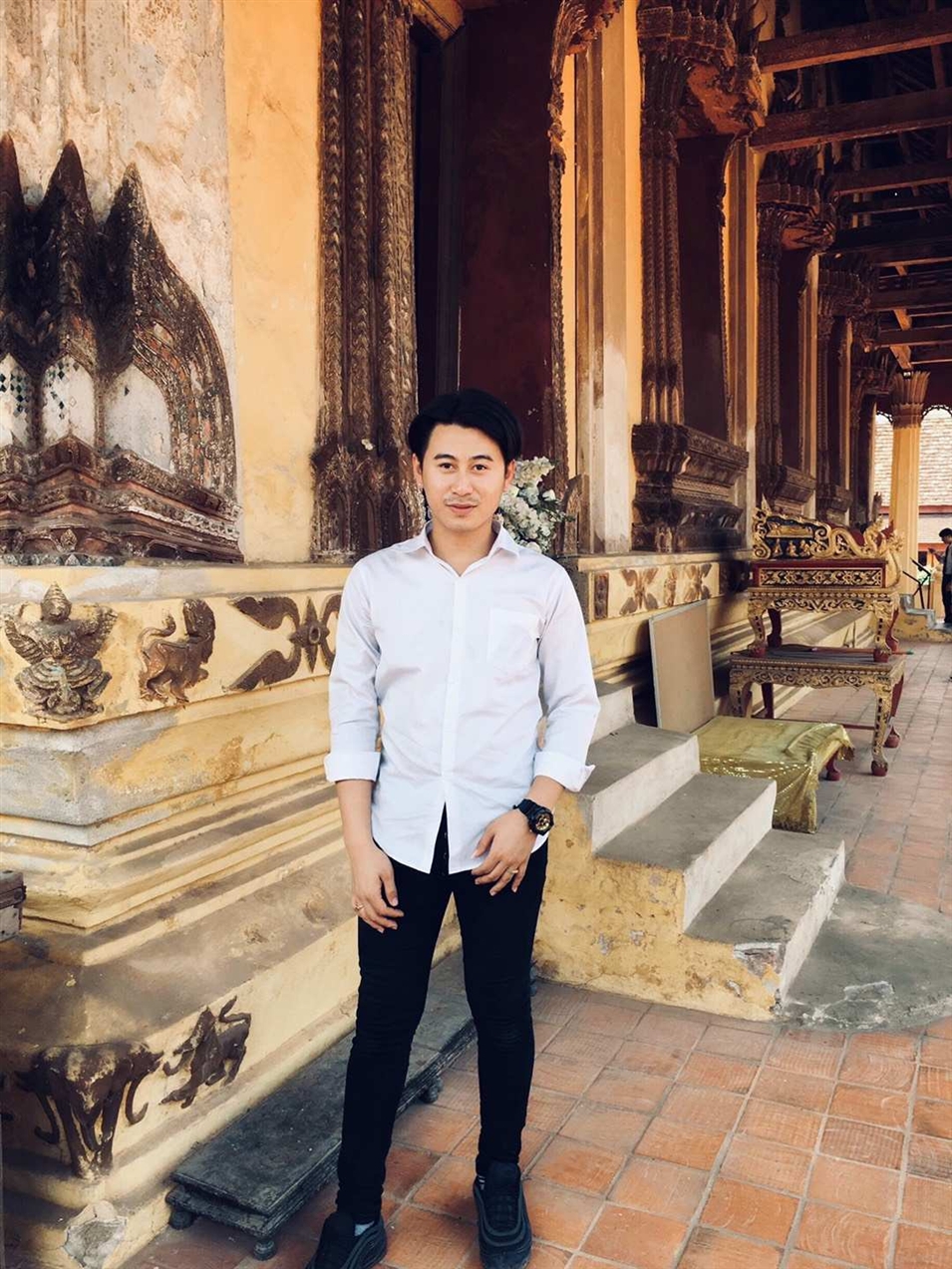 基諾，老撾首都萬象人，老撾國立大學文學院德語系大二學生， 